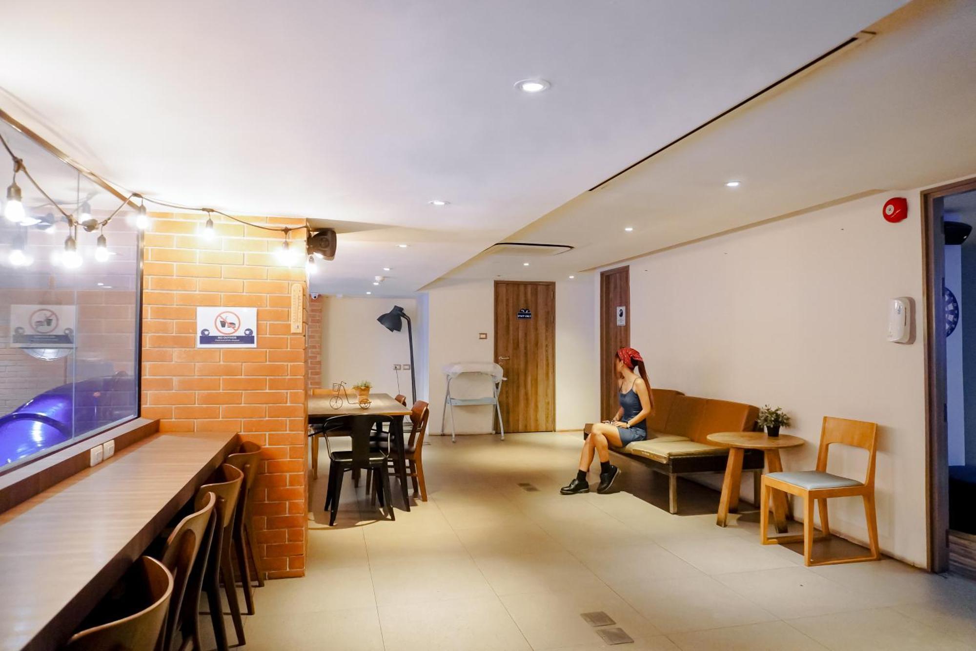 Kokotel Bangkok Surawong Exterior photo