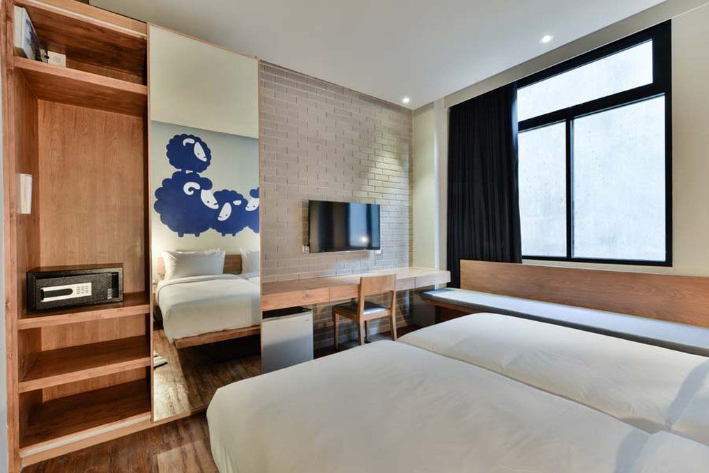 Kokotel Bangkok Surawong Exterior photo