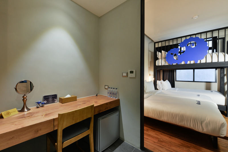 Kokotel Bangkok Surawong Exterior photo